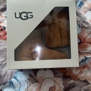 Baby classic Uggs worn once size 4/5